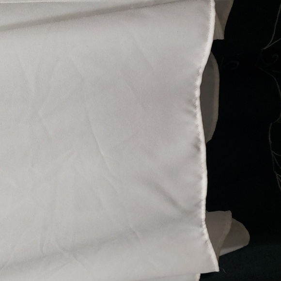 Lush.  Soft & Silky White Blouse; V-Strap Neck line; Key Hole Closure EUC Size S - Picture 4 of 13